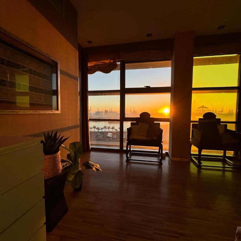 Luxury Family Beachfront Apartment - Three-Bedroom Apartment - 27