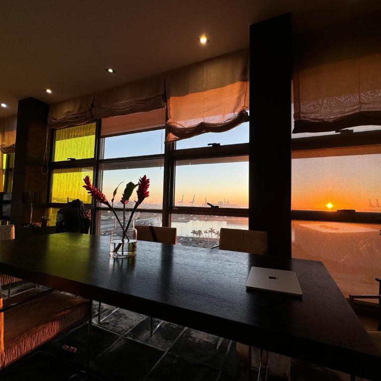 Luxury Family Beachfront Apartment - Three-Bedroom Apartment - 3