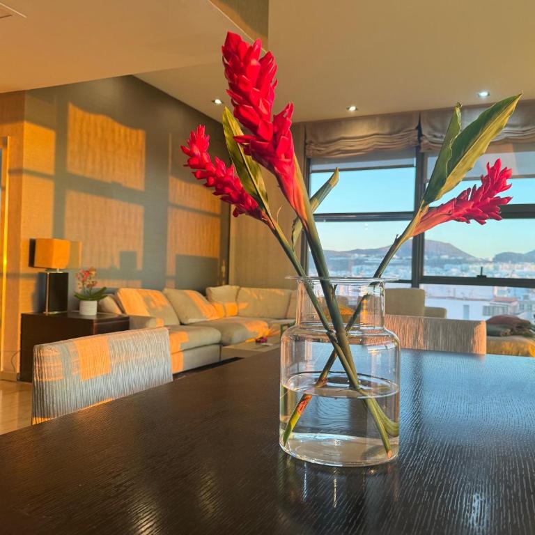 Luxury Family Beachfront Apartment - Three-Bedroom Apartment - 2