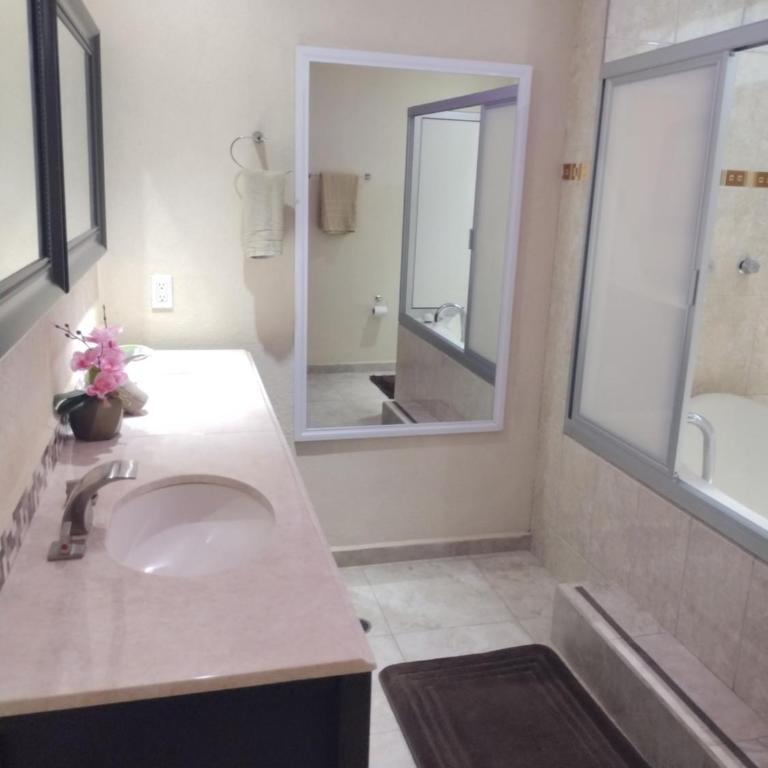Casa Kleha Familiar y Comodidad - Habitación Doble con baño privado - 8
