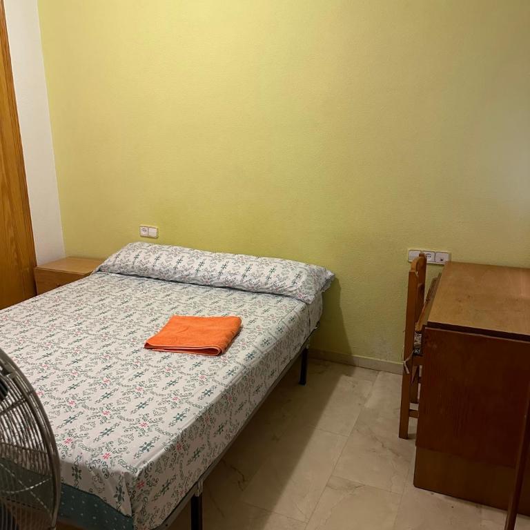 Economic private room in center of Granada - Double Room with Shared Bathroom - 2