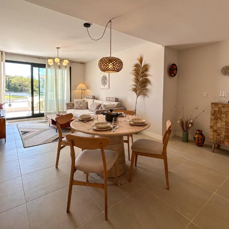Apartamento con Terraza y Vista al Jardín - Apartamento de 2 dormitorios - 3