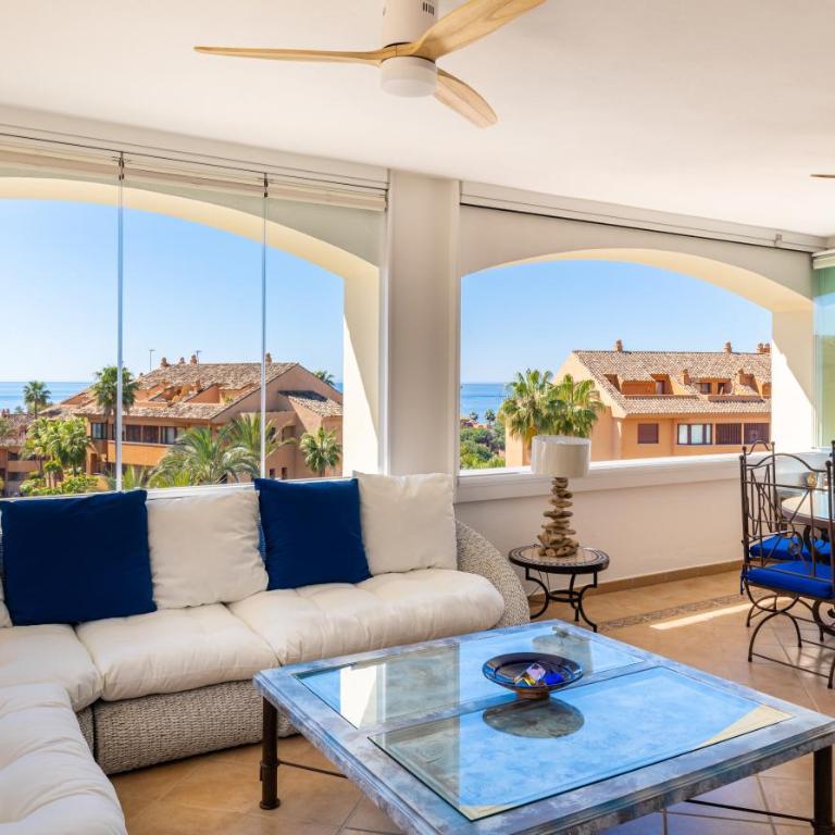 Fantástico Ático Dúplex en Marbella, con vistas al mar y a 300 metros de la playa - Apartamento de 3 dormitorios - 1
