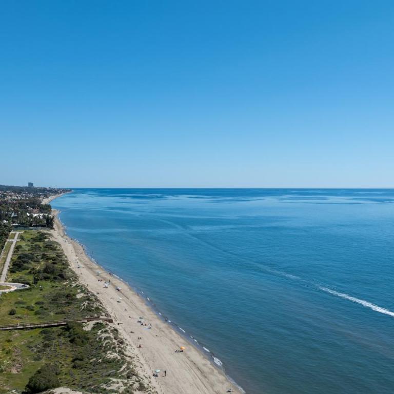 Fantástico Ático Dúplex en Marbella, con vistas al mar y a 300 metros de la playa - Apartamento de 3 dormitorios - 3