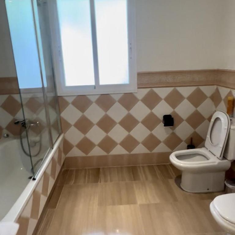Fantástico Ático Dúplex en Marbella, con vistas al mar y a 300 metros de la playa - Apartamento de 3 dormitorios - 19