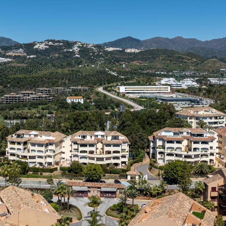 Fantástico Ático Dúplex en Marbella, con vistas al mar y a 300 metros de la playa - Apartamento de 3 dormitorios - 37