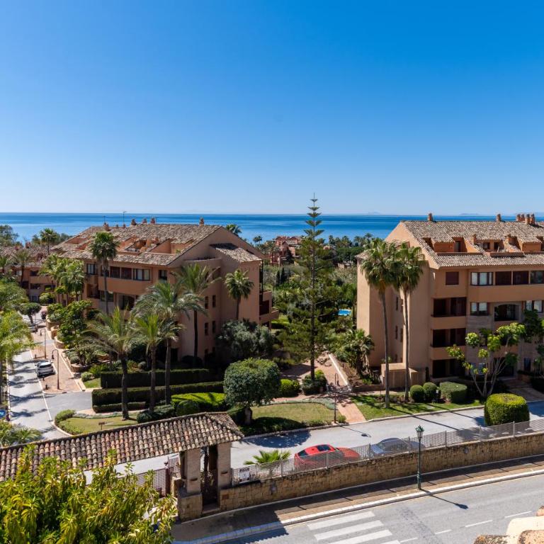 Fantástico Ático Dúplex en Marbella, con vistas al mar y a 300 metros de la playa - Apartamento de 3 dormitorios - 29