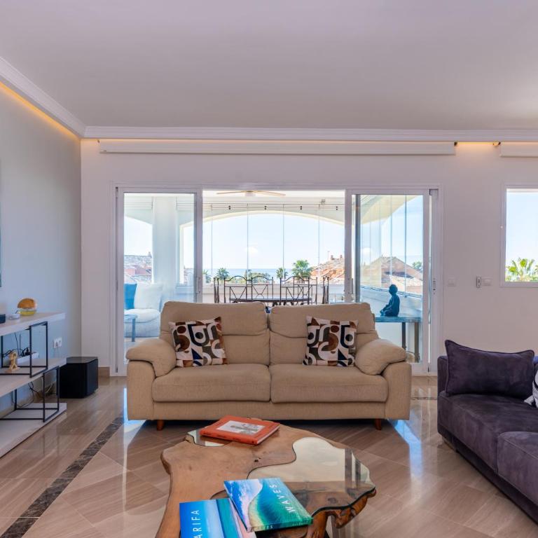 Fantástico Ático Dúplex en Marbella, con vistas al mar y a 300 metros de la playa - Apartamento de 3 dormitorios - 24
