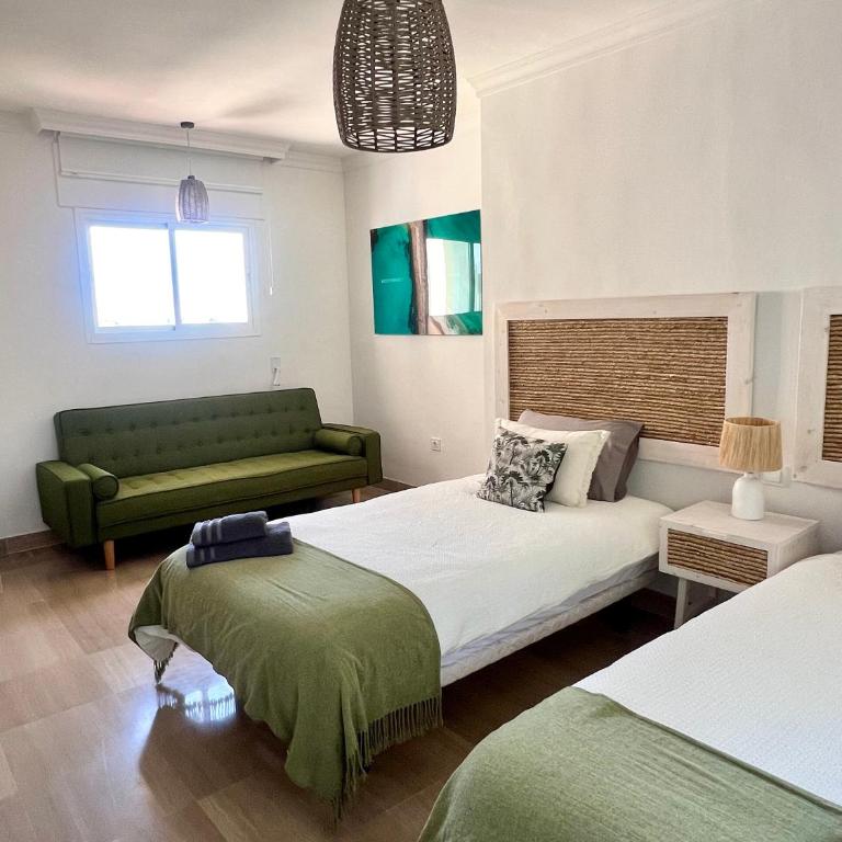 Fantástico Ático Dúplex en Marbella, con vistas al mar y a 300 metros de la playa - Apartamento de 3 dormitorios - 14