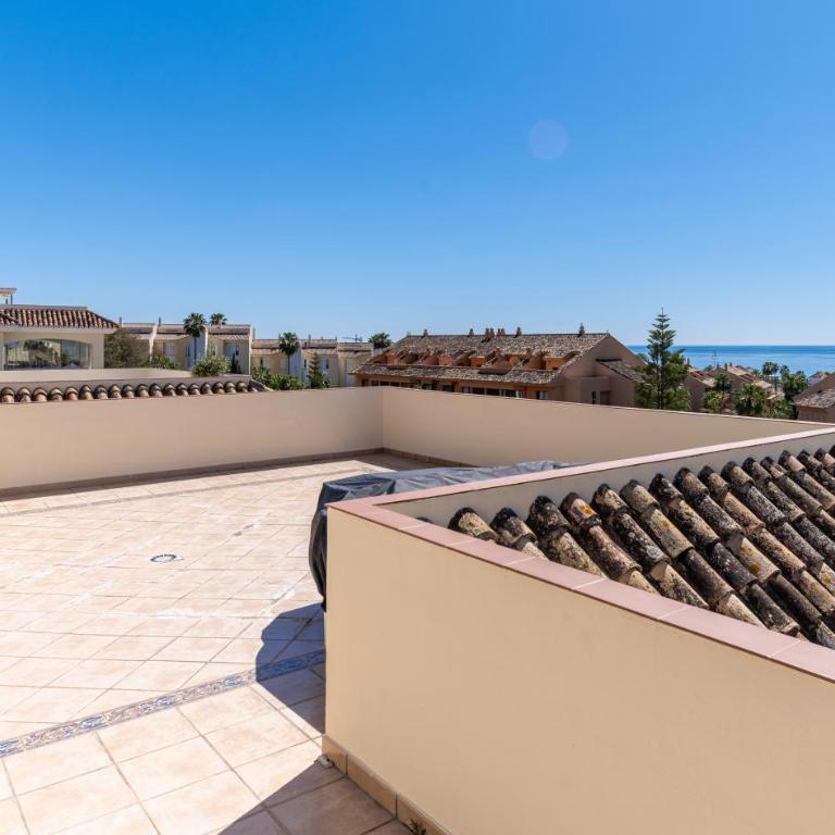 Fantástico Ático Dúplex en Marbella, con vistas al mar y a 300 metros de la playa - Apartamento de 3 dormitorios - 31