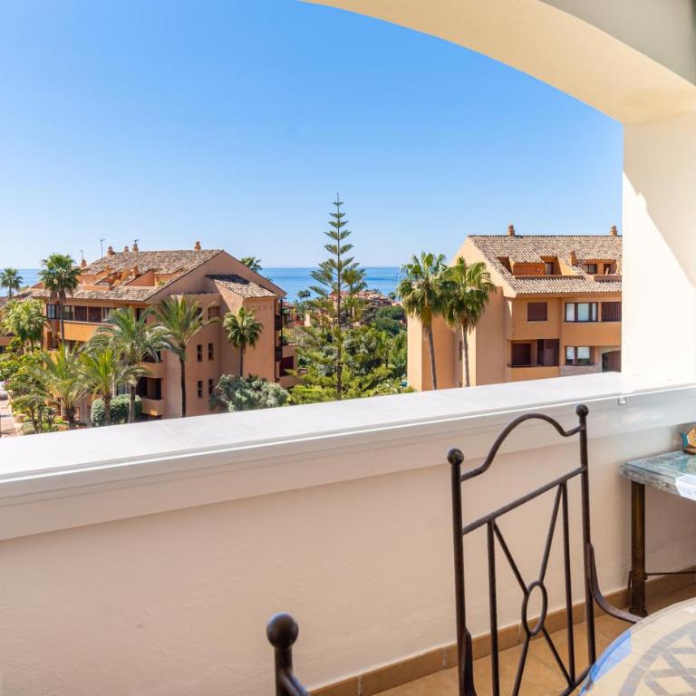 Fantástico Ático Dúplex en Marbella, con vistas al mar y a 300 metros de la playa - Apartamento de 3 dormitorios - 6
