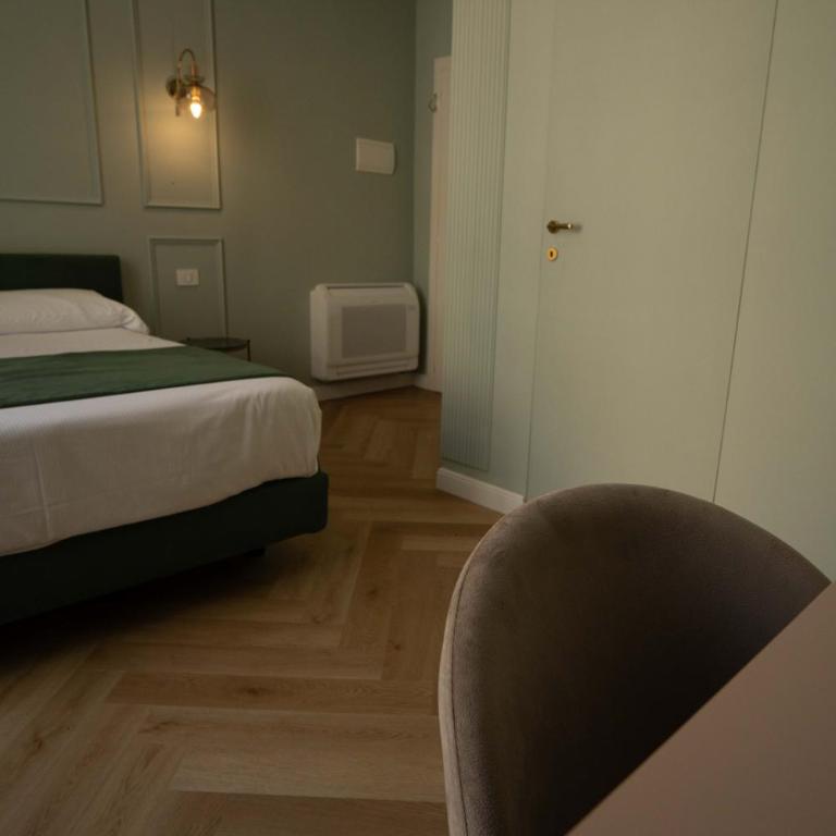 Boutique Luxury Suite - Camera Matrimoniale Deluxe con Balcone - 12