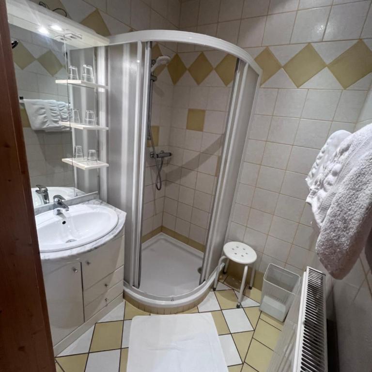 Gasthof Großschedl zum Kramerwirt - Triple Room with Balcony or Terrace - 6