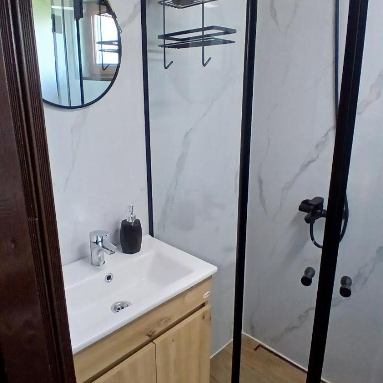 Family Farm Apartments - Three-Bedroom Chalet - 2
