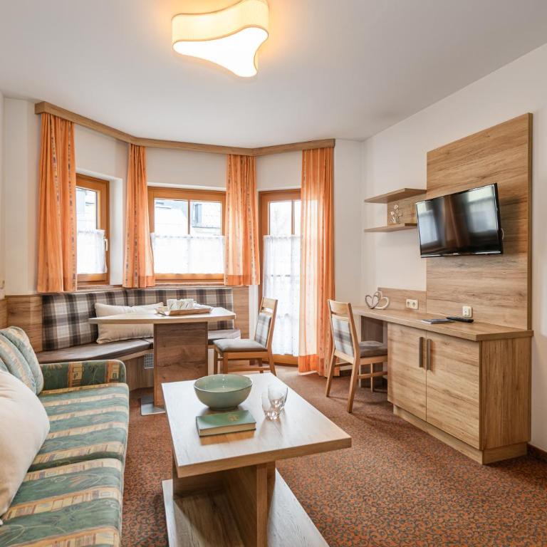 Ferienhaus Birgit - inklusive Eintritt Alpentherme Bad Hofgastein - Apartment mit Balkon (2-4 Personen) - 1