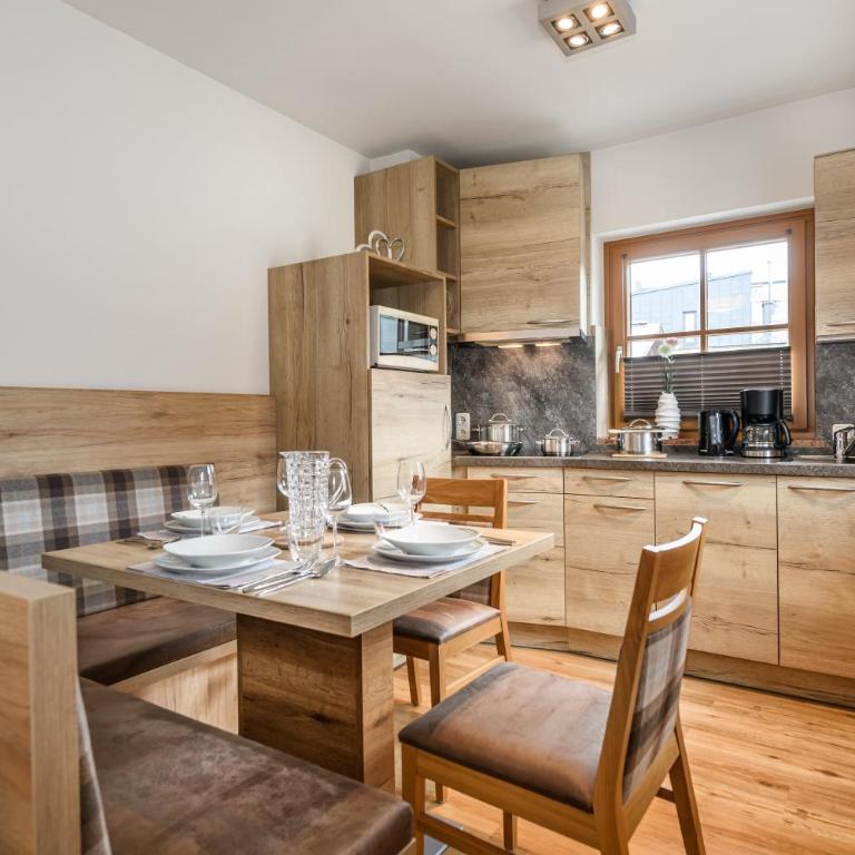 Ferienhaus Birgit - inklusive Eintritt Alpentherme Bad Hofgastein - Großes Apartment mit Balkon (2-4 Personen) - 1