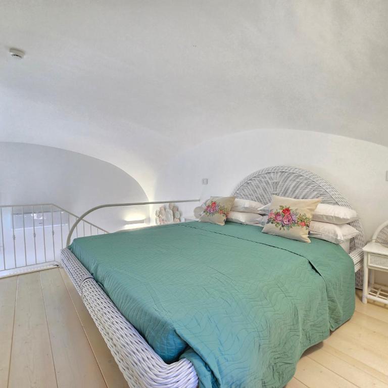 Grazy Home - Bright new Apt with Terrace and Seasonal Pool - Two-Bedroom House - 24