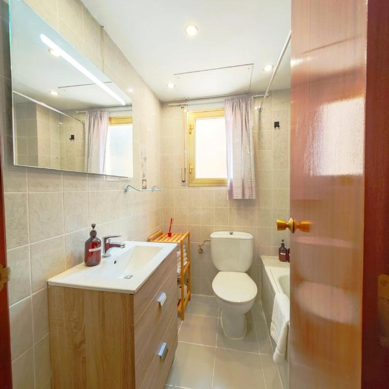 Reina Apartment 150m to Beach with Pool and Balcony near to PortAventura - Apartamento de 2 dormitorios - 23