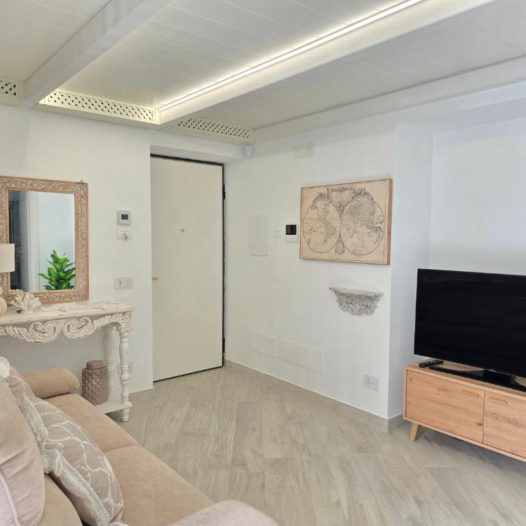 Grazy Home - Bright new Apt with Terrace and Seasonal Pool - Two-Bedroom House - 30