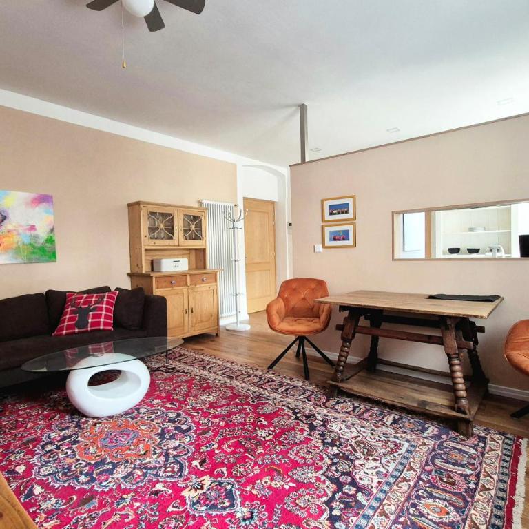 Villa Donata - Luxuriöses & großzügiges Apartment im Herzen von Kaltern, mit Innenhof, kostenlosem Parkplatz direkt am Haus - Premium Apartment mit 1 Schlafzimmer - 1