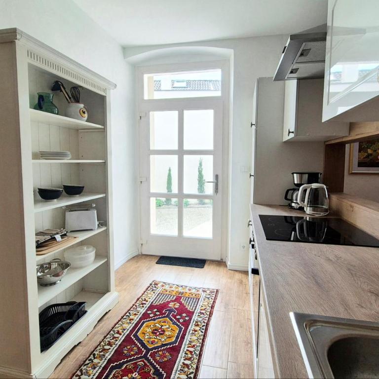 Villa Donata - Luxuriöses & großzügiges Apartment im Herzen von Kaltern, mit Innenhof, kostenlosem Parkplatz direkt am Haus - Premium Apartment mit 1 Schlafzimmer - 4