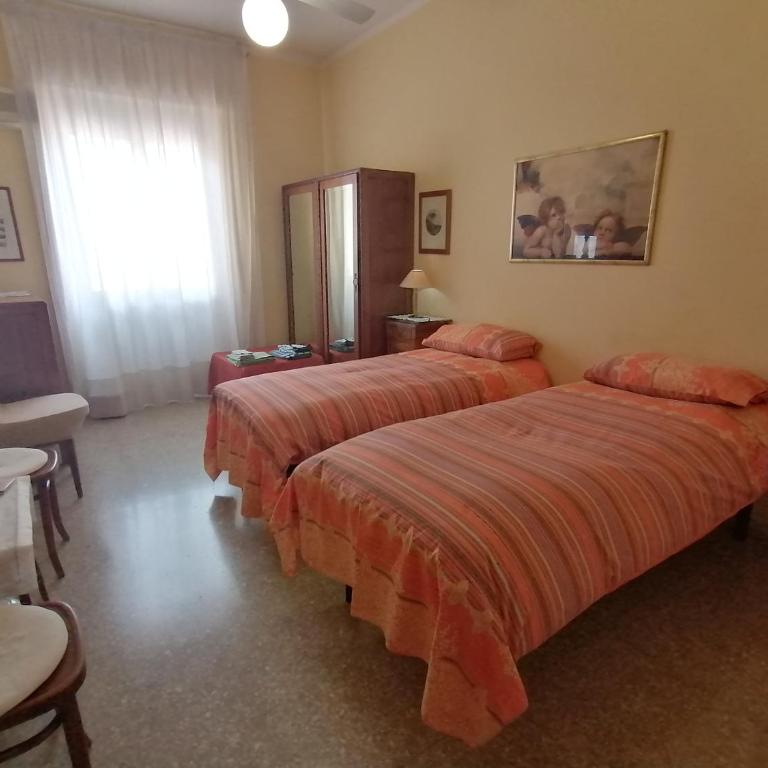 Claudia B&B - Camera Matrimoniale con Bagno in Comune - 15