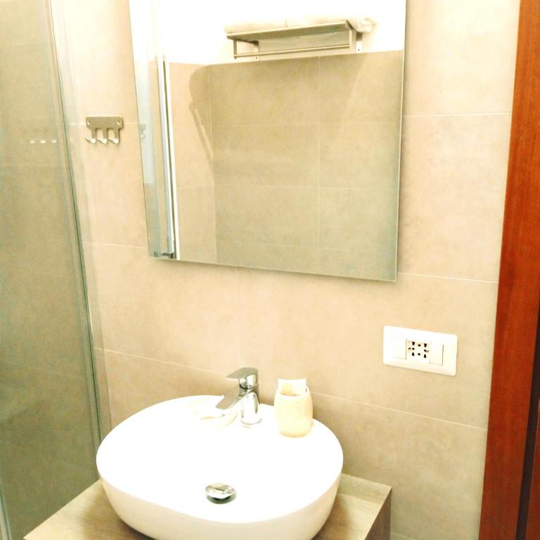 DOMUS REMO Room #1 - Camera Tripla con Bagno Privato - 12