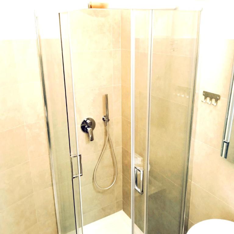 DOMUS REMO Room #1 - Camera Tripla con Bagno Privato - 11