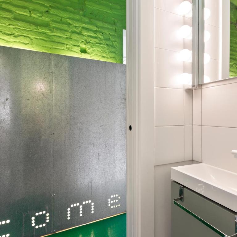 Eulalias Lodges Barcelona - Three-Bedroom Apartment - 20