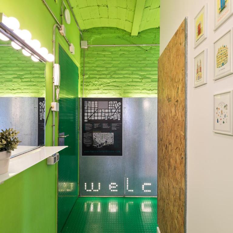 Eulalias Lodges Barcelona - Three-Bedroom Apartment - 25