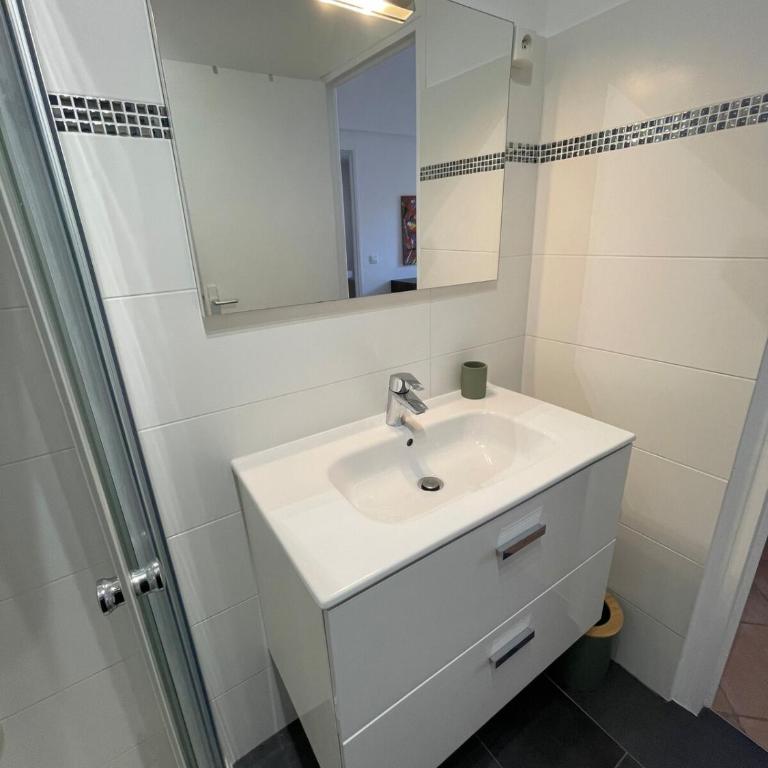 Appartement vue Mer en plein centre - One-Bedroom Apartment with Balcony and Sea View - 15