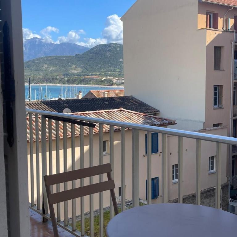 Appartement vue Mer en plein centre - One-Bedroom Apartment with Balcony and Sea View - 4