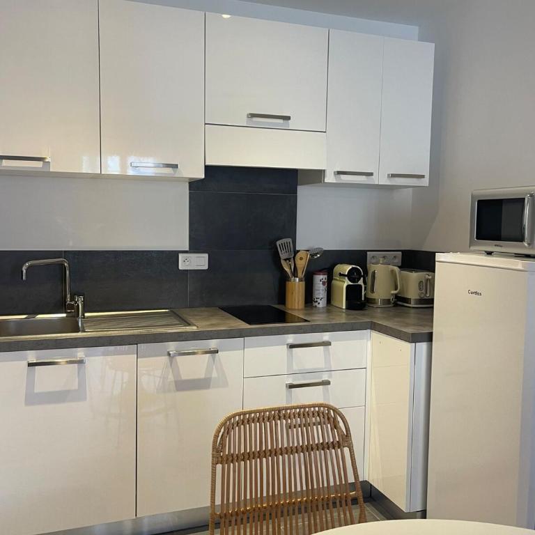 Appartement vue Mer en plein centre - One-Bedroom Apartment with Balcony and Sea View - 11
