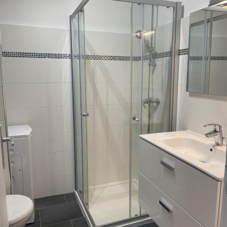 Appartement vue Mer en plein centre - One-Bedroom Apartment with Balcony and Sea View - 14