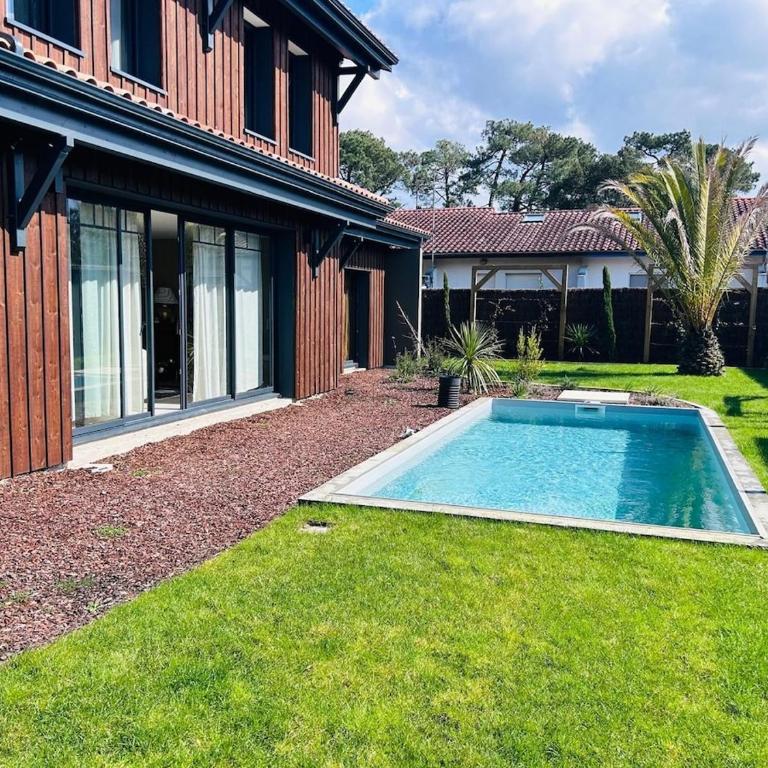 New house, everything within walking distance, swimming pool - Villa - 1
