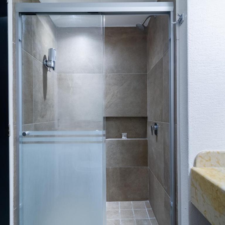 Mesón Ejecutivo Guadalajara - Nuevo Consulado Americano Monraz - Habitación Executive con cama extragrande - 8