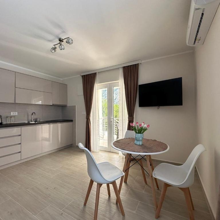 Studio apartment with heated pool - One-Bedroom Apartment - 18
