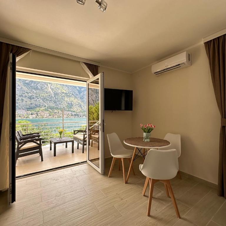 Studio apartment with heated pool - One-Bedroom Apartment - 17
