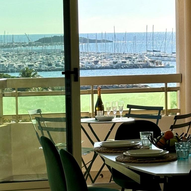 Beautiful apartment stunning view of the Lion de Mer - Apartment mit 1 Schlafzimmer - 1