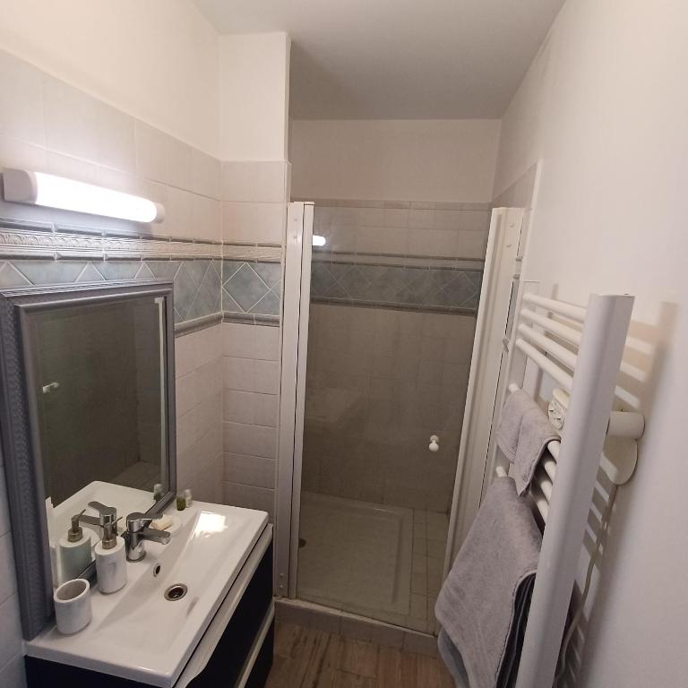 Studio cosy, terrasse, logement entier Aix-en-Provence dans maison - Appartement 1 Chambre - 32