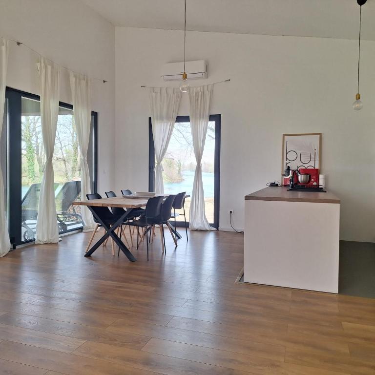 Farah Superior Apartments - Villa - Beach Front - 16