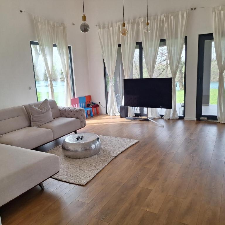 Farah Superior Apartments - Villa - Beach Front - 17