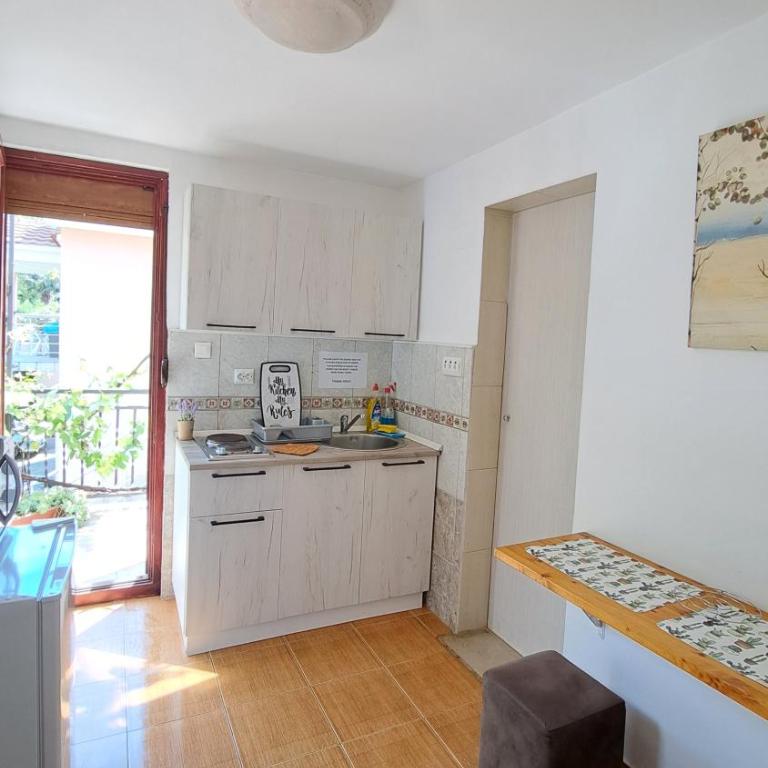 Apartments Škaljari - One-Bedroom Apartment - 8