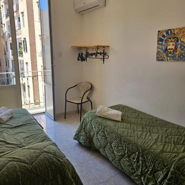 Al Maqueda - Twin Room with Shared Bathroom - 2
