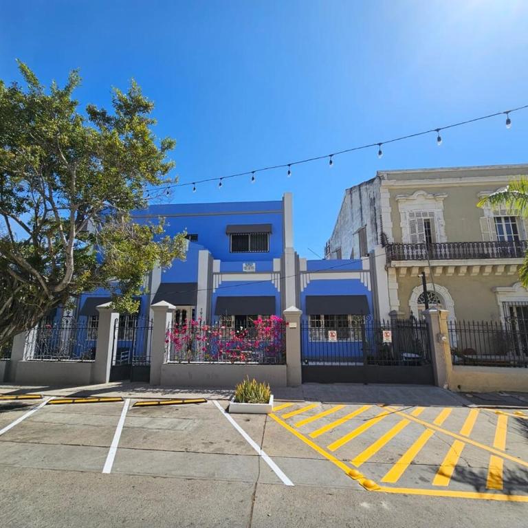 Iconic Centro Retreat Walk to Beach & Dining - Two-Bedroom Apartment - 3
