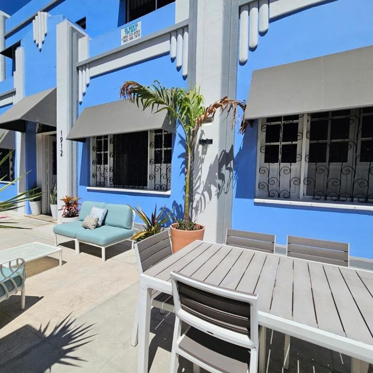 Iconic Centro Retreat Walk to Beach & Dining - Two-Bedroom Apartment - 39
