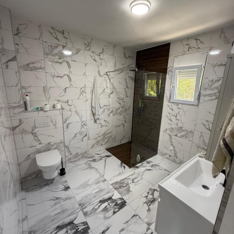 Apartmani Škrijelj - One-Bedroom Apartment - 4