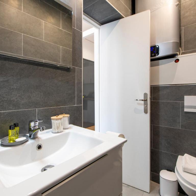 Parisian Getaway for two in iconic Montmartre neighborhood - Monolocale Deluxe - 26