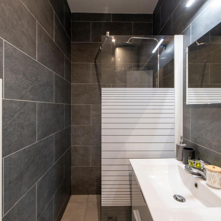 Parisian Getaway for two in iconic Montmartre neighborhood - Monolocale Deluxe - 7