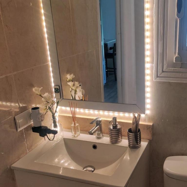 Puerto Banus Apartment near beachfront, big sunny terrace, pool, tennis court, parking & movies projector - One-Bedroom Apartment - 28